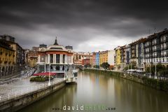 Marché de la Ribera au bord de la rivière Nervion